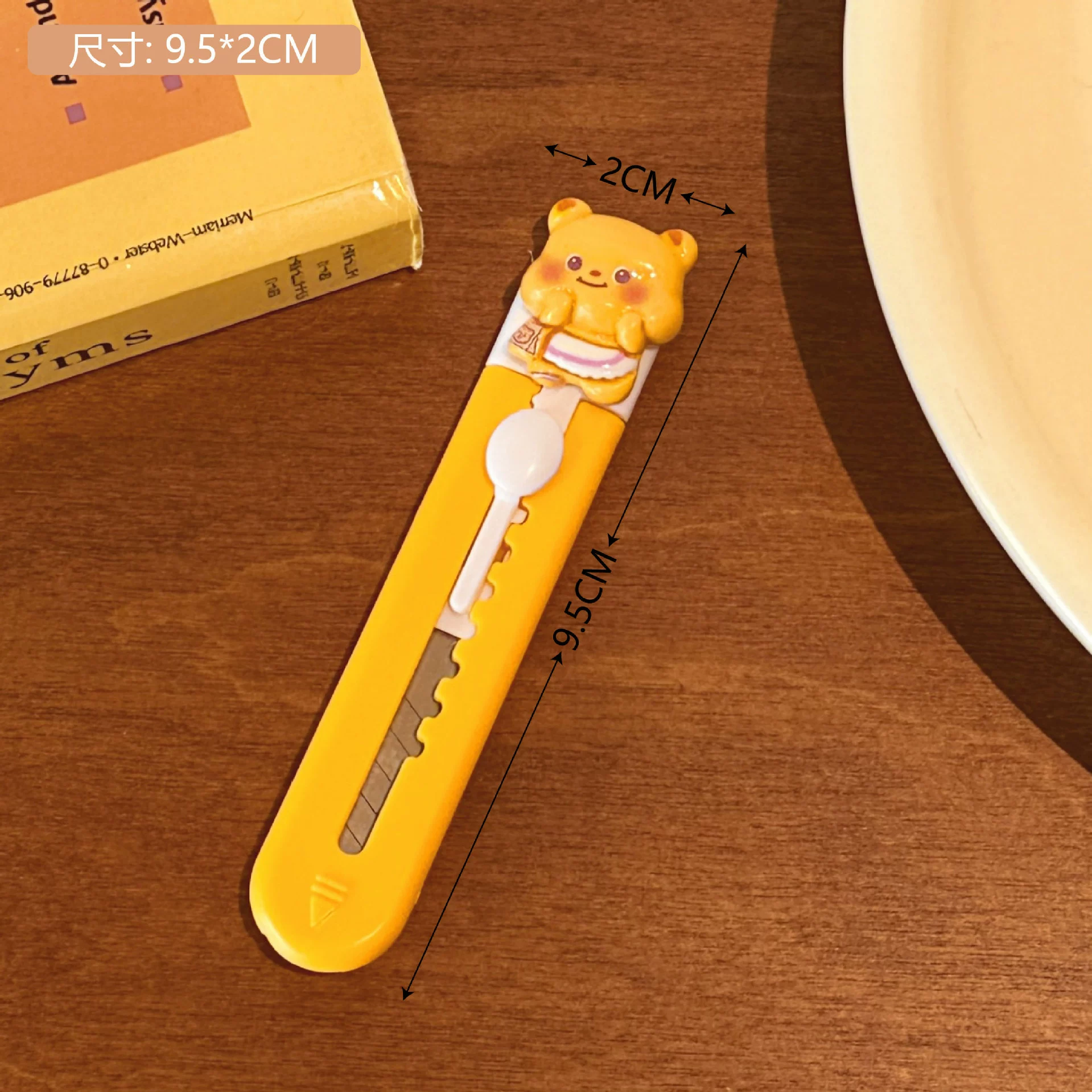 Utility Knife (Mini Wai) Cat-Paw Design, Retractable Blade, Compact 9.2 cm