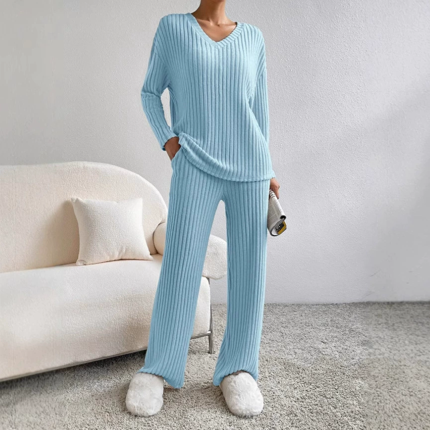 Новинка осени/зимы 2025: Модный повседневный костюм для женщин – вязаный топ с длинным рукавом и прямые брюки. Элегантный свободный крой.