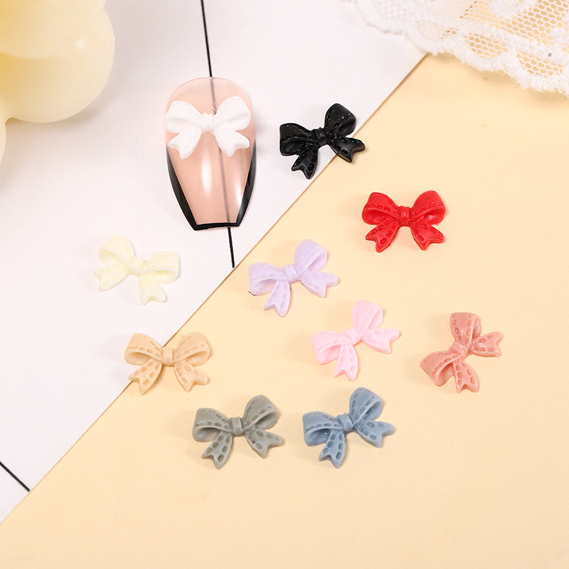 Universal nail decoration with bow