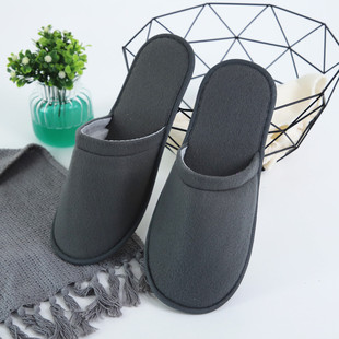 �Ƶ�����һ���Ի�ɫ��ë��Ь�������α�y��Ь�e�^�ͷ��҃���Ь