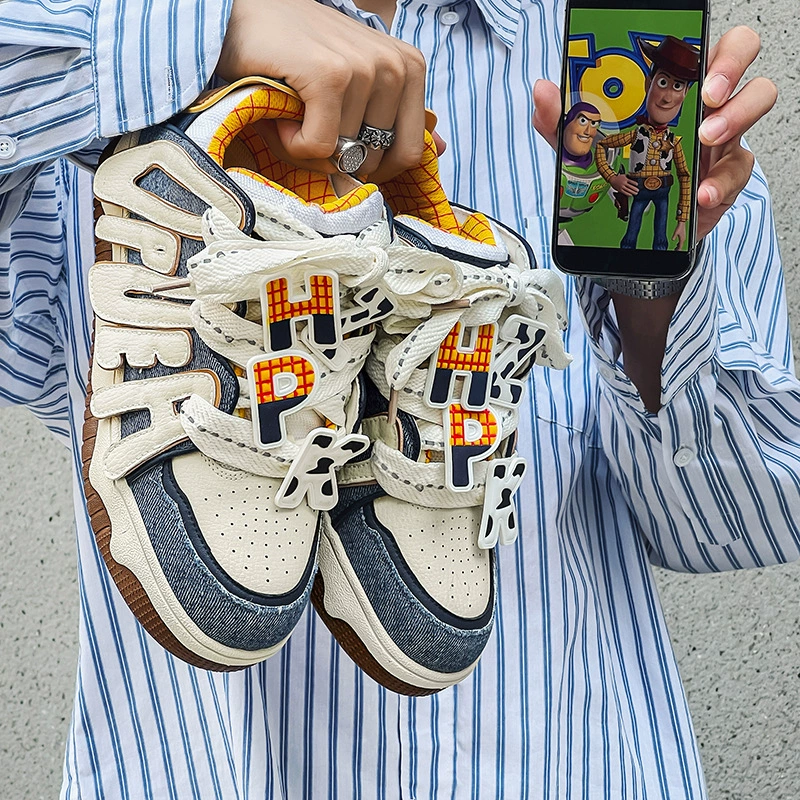 2024 новый стиль нишевые буквенные хлебные туфли прилив мужская обувь низкая банда повседневная спортивная обувь пара обувь фабрика оптом