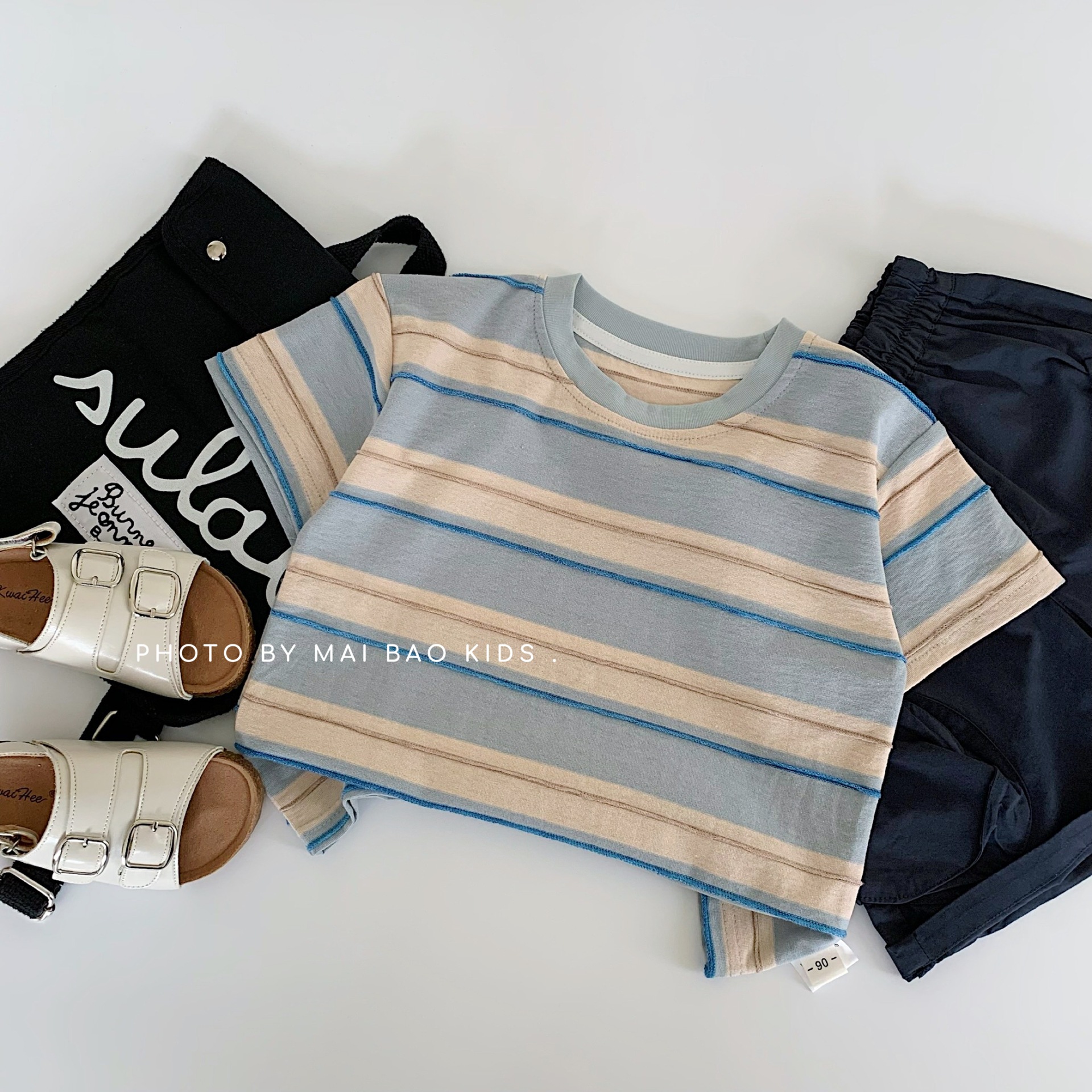 Camiseta de manga corta de verano para niños Maibao 2025 nuevo jersey a rayas para niños coreanos Huzhou Zhili una categoría de ropa para niños