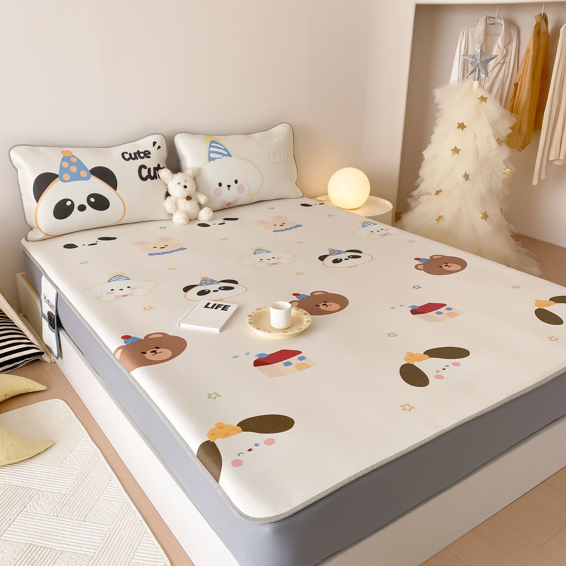 A stylish, cute cartoon ice silk sheet set with a three-piece bed canopy for children, perfect for summer, machine washable, and ideal for air conditioning.
