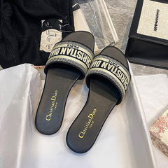 レディース本革フラットサンダル、インス風刺繍入り文字入りサンダル、インス風刺繍入り