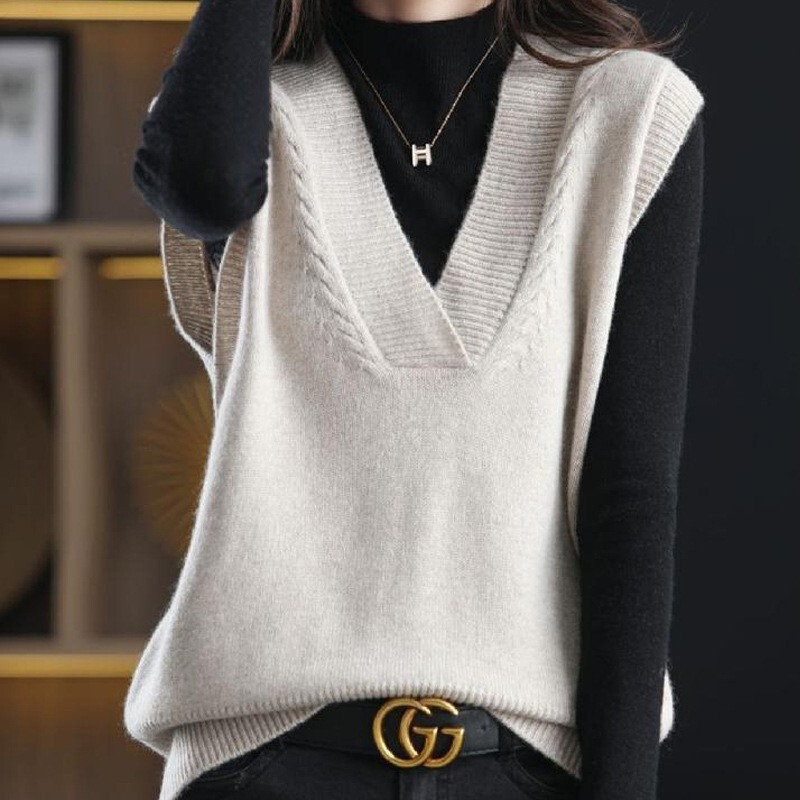 Foreign trade cross-border autumn and winter fashion sweater, Korean retro casual versatile top, simple layered knit vest Foreign trade cross-border autumn and winter fashion sweater, Korean retro casual versatile top, simple layered knit vest