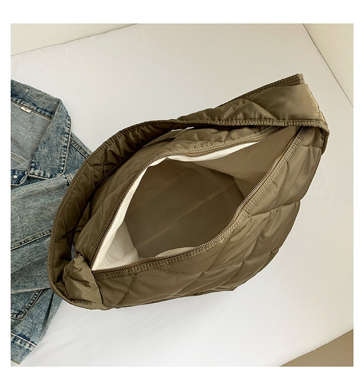 Women's Large Pu Leather Solid Color Lingge Streetwear Square Zipper Shoulder Bag display picture 28