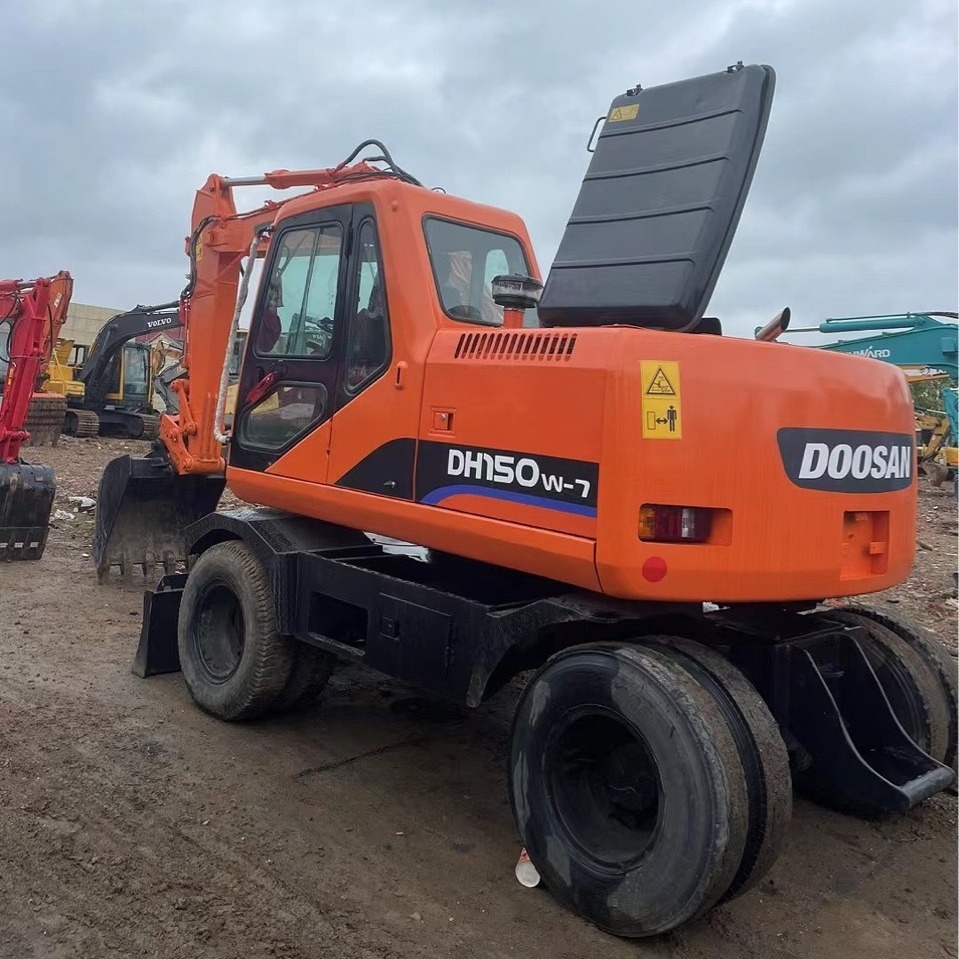 Línea de exportación nacional y extranjera de segunda mano 150 excavadora de neumáticos 200 210 220 excavadora doushan 50% descuento
