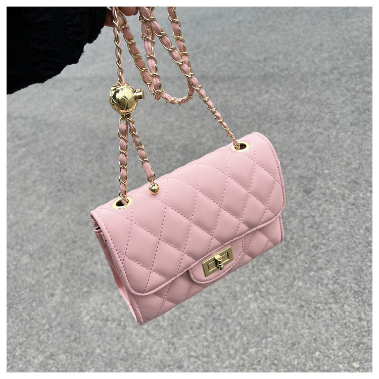 Women's Pu Leather Solid Color Lingge Fashion Lingge Cross Square Buckle Shoulder Bag Crossbody Bag Diamond Pattern Bag display picture 4