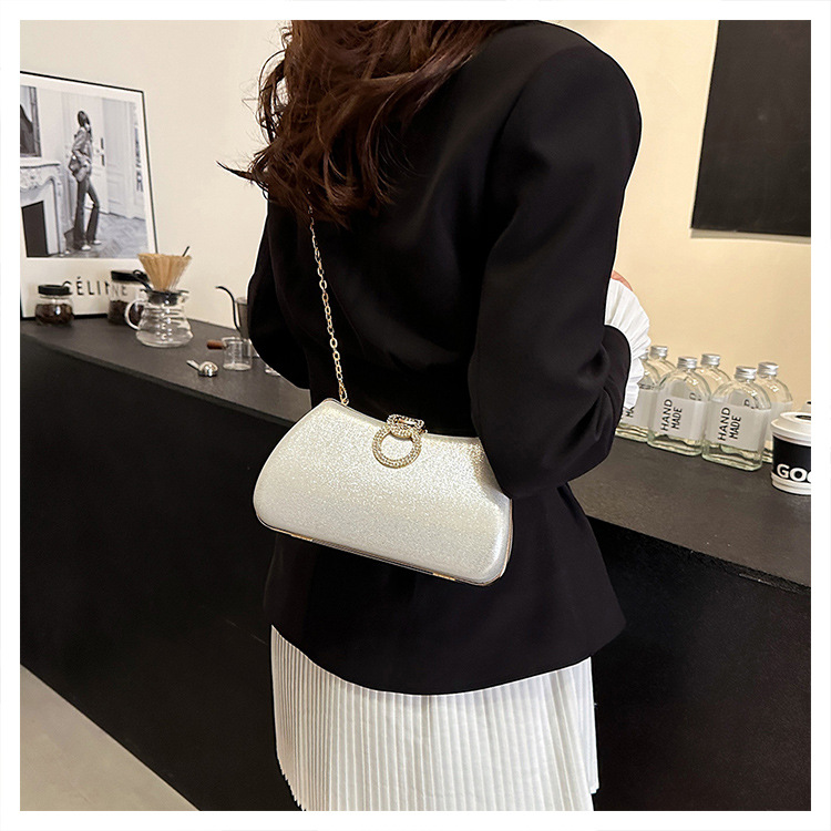 Women's Small Special Material Solid Color Elegant Vintage Style Pillow Shape Lock Clasp Evening Bag display picture 16