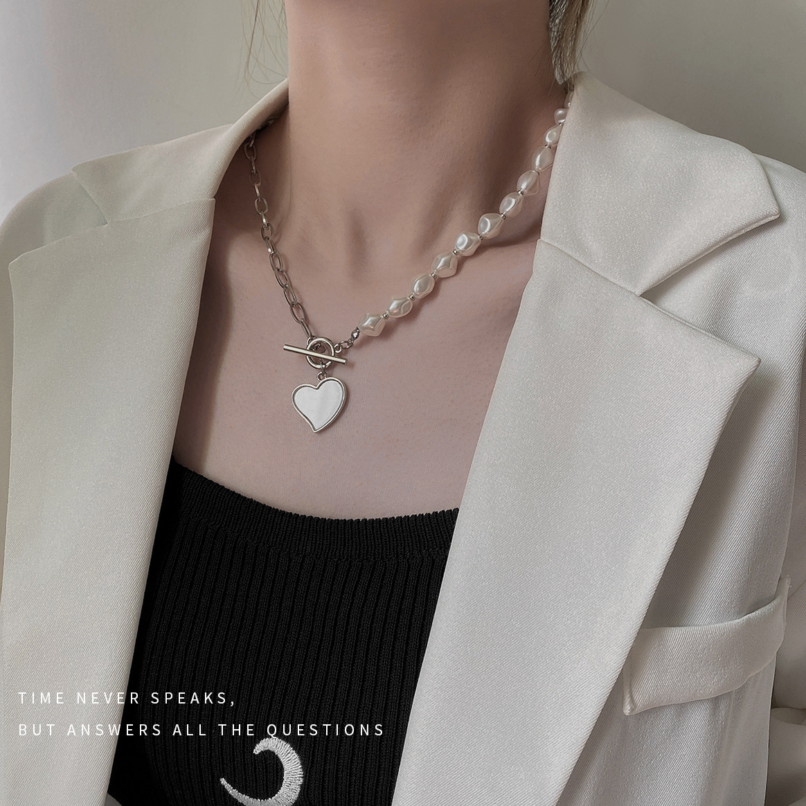 Titanium Steel Love Pearl Ot Buckle Necklace Simple Asymmetric Splicing Clavicle Chain display picture 1