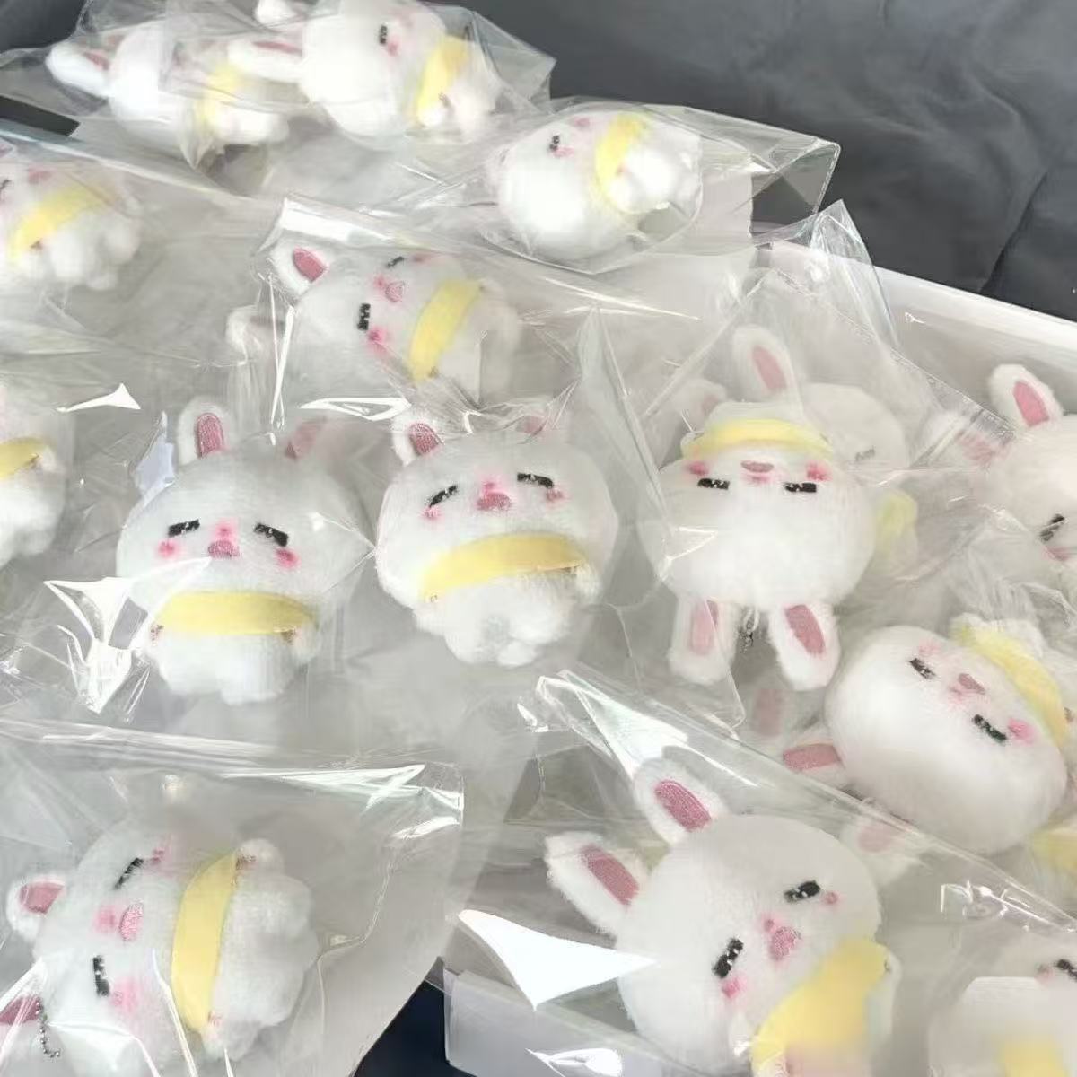 Super lindo lindo peluche llorando conejo colgante de llaver bolsas escolares de chicas bolsas colgantes accesorios de muñecas de alto valor