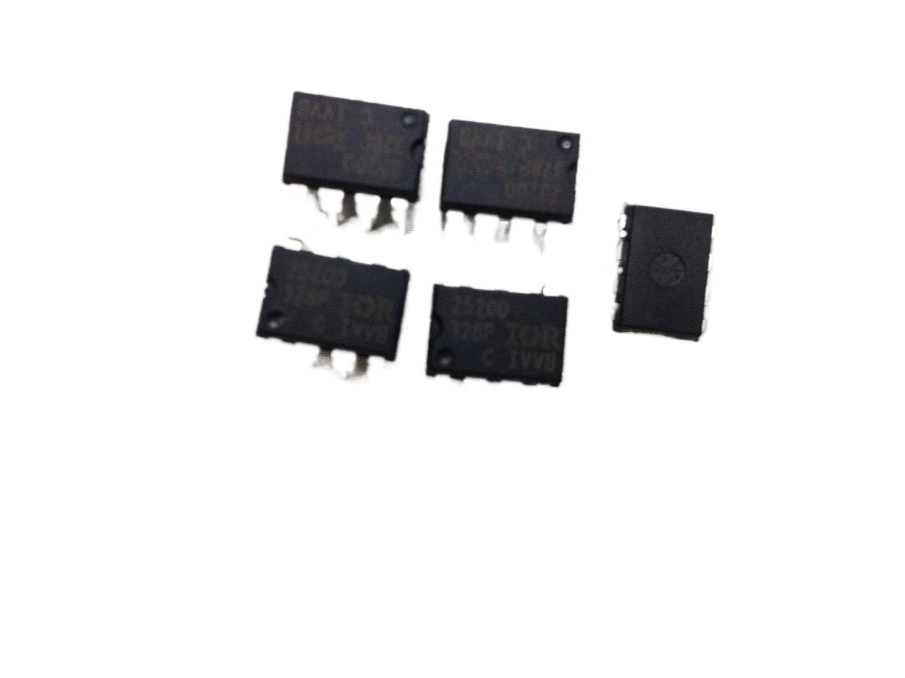 IR2520D package SOP-8 ballast control IC door drive