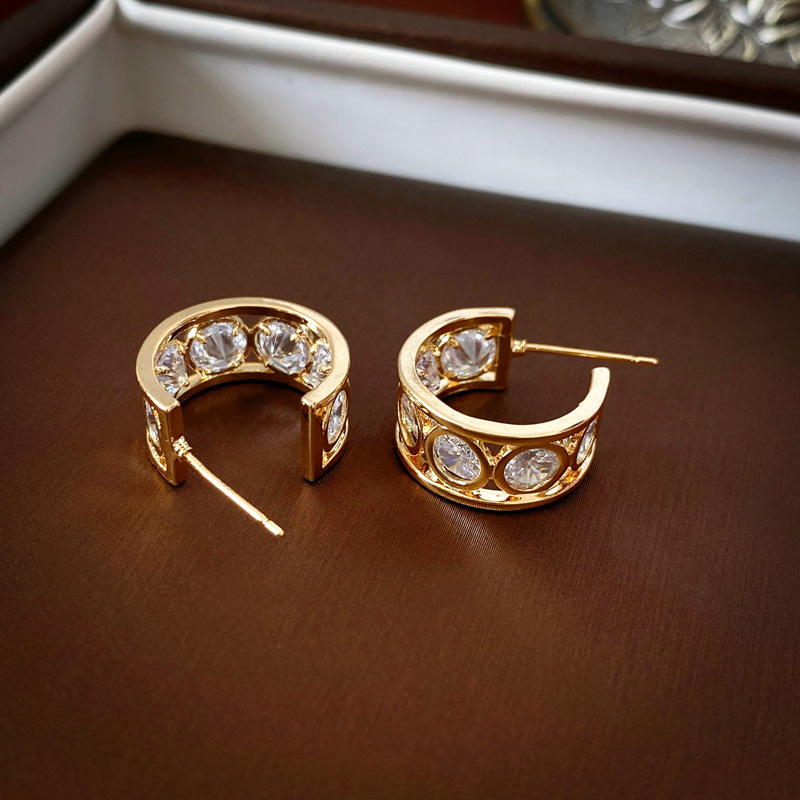 1 Pair Vintage Style Simple Style C Shape Plating Hollow Out Inlay Copper Zircon 14k Gold Plated Ear Studs display picture 5