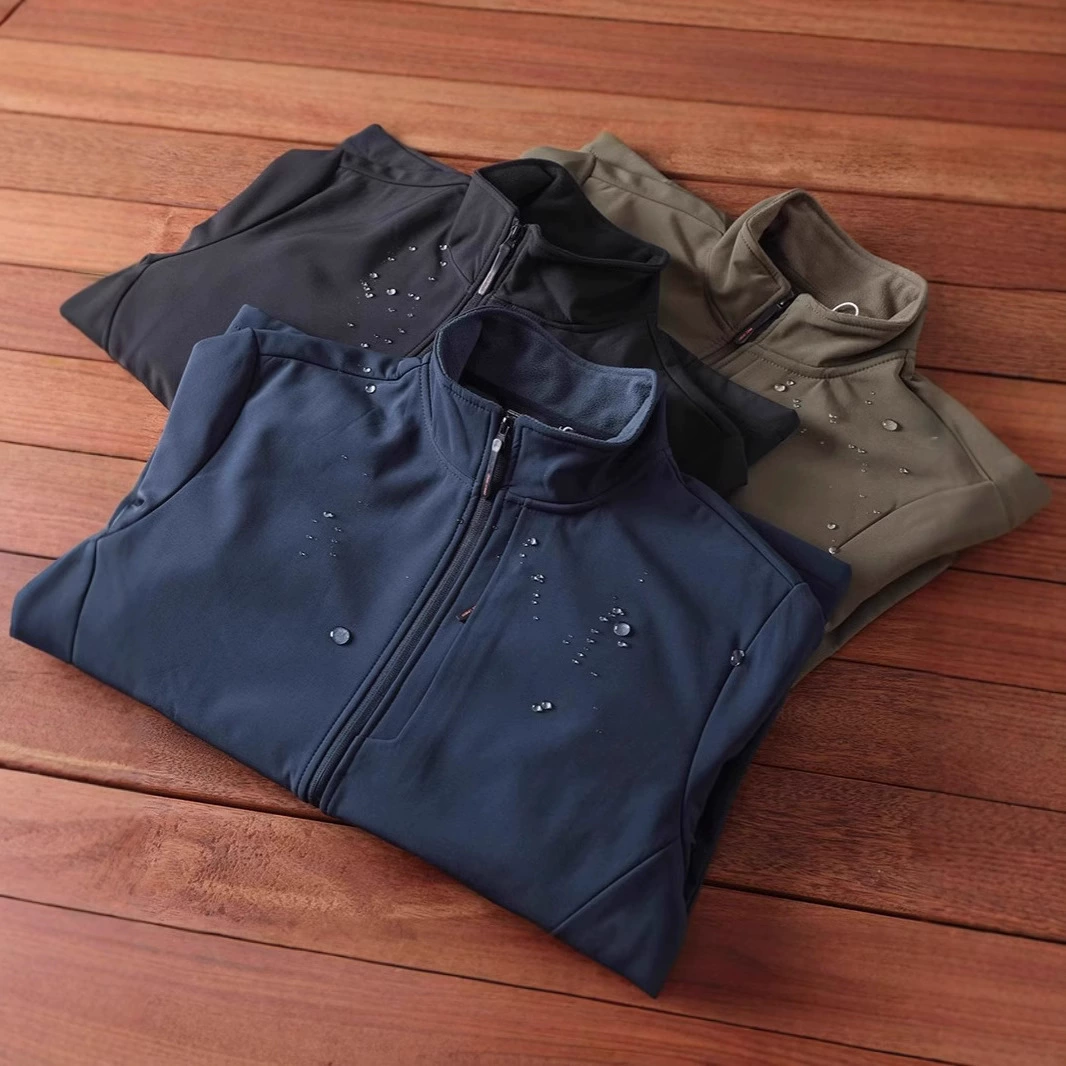 Импортная трехслойная композитная флисовая теплая осенне-зимняя мужская куртка из софтшелла для активного отдыха.