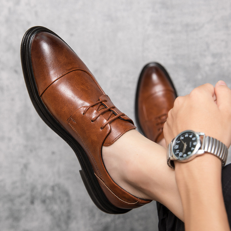 Zapatos transfronterizos de talla grande para hombres Zapatos de vestir de negocios para hombres de moda Zapatos de cuero de estilo británico de caballero coreano Zapatos de cuero de boda de novio image 3