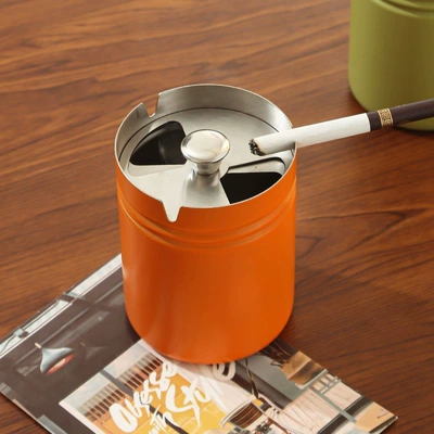 Car-mounted ashtray made of stainless steel with a lid to prevent ash from flying, anti-tipping, rotating, and sealed for office use
