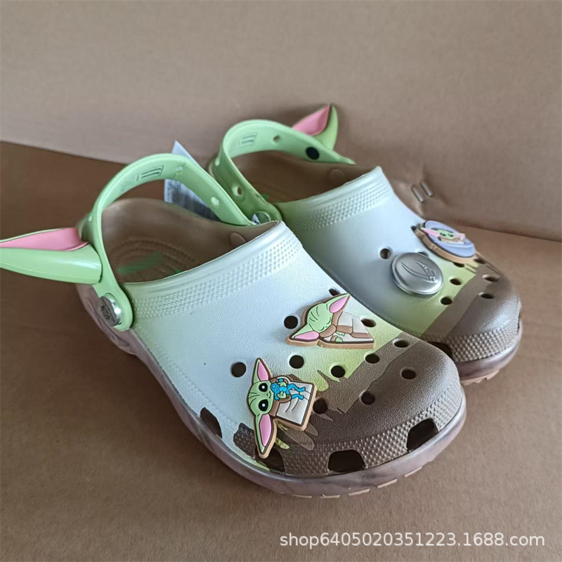 Star Wars Grogu co-branded Yoda clogs for beach, outdoor, home, and daily wear, flat shoes for boys and girls Star Wars Grogu co-branded Yoda clogs for beach, outdoor, home, and daily wear, flat shoes for boys and girls