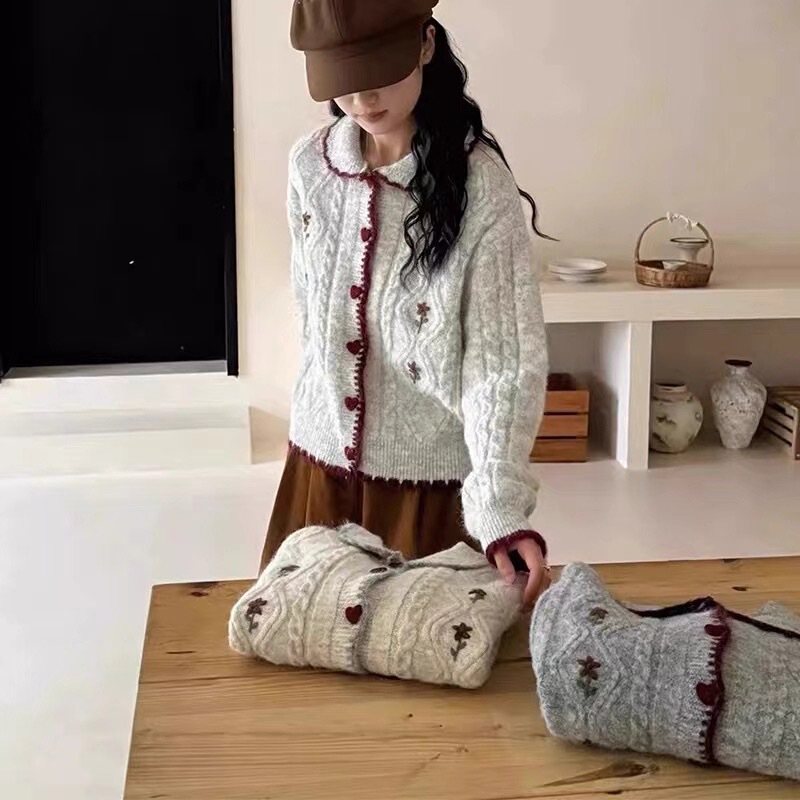 花朵刺绣韩系软糯甜美复古羊毛混纺针织开衫秋冬撞色娃娃领毛衣女|undefined