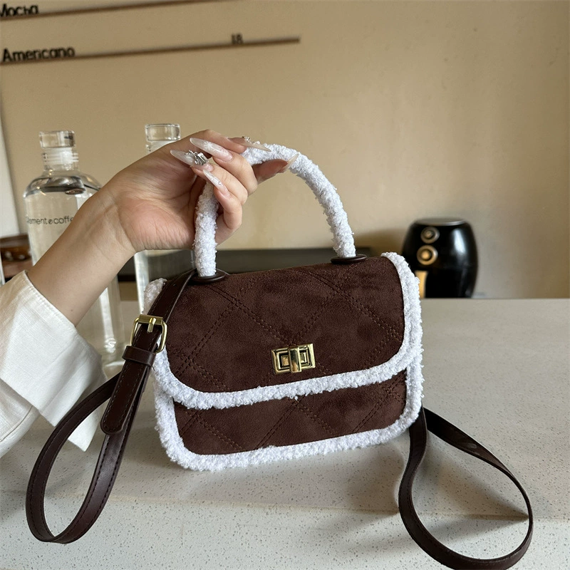 Ретро матовая сумка женский 2024 новый прилив зимняя мода плюшевая ручная маленькая квадратная сумка
