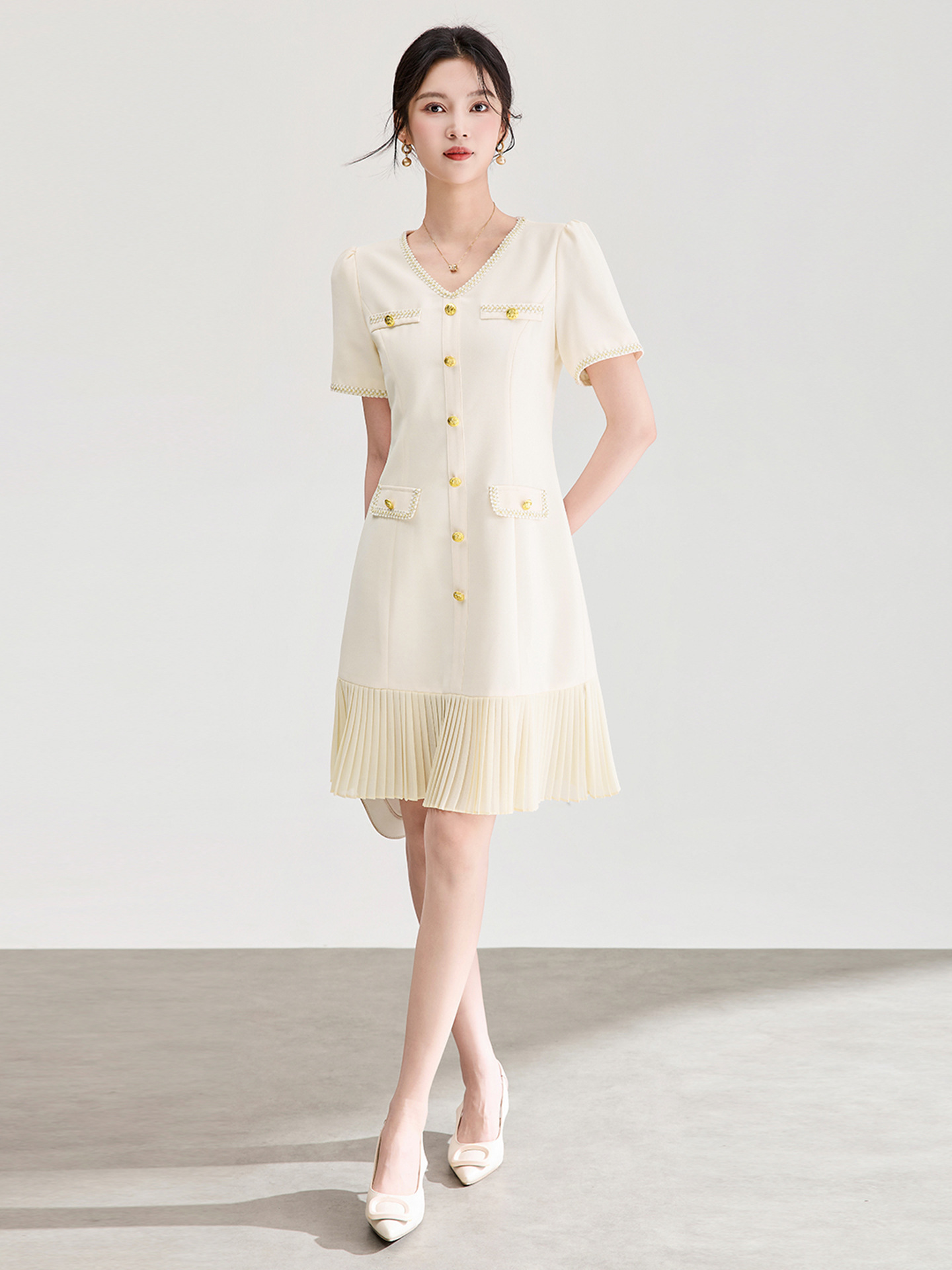 Đầm nữ cổ tròn tay ngắn thắt eo phong cách Chanel — màu đen