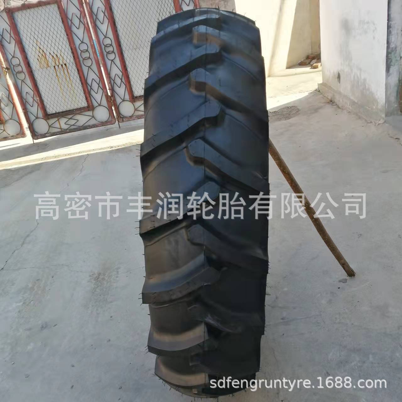 厂家直发15.5-38手扶拖拉机车胎15.5-38旱田人字花纹轮胎耐磨抗造