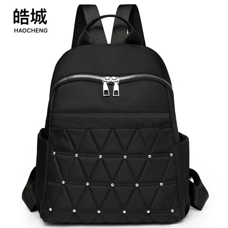 Comercio exterior nuevo estilo de gran capacidad casual señoras mochila de nailon moda rombo remache mochila de viaje al aire libre al por mayor