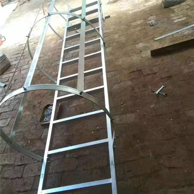 江苏常州镀锌钢爬梯护笼不锈钢玻璃钢爬梯护笼铁爬梯基坑水池楼顶