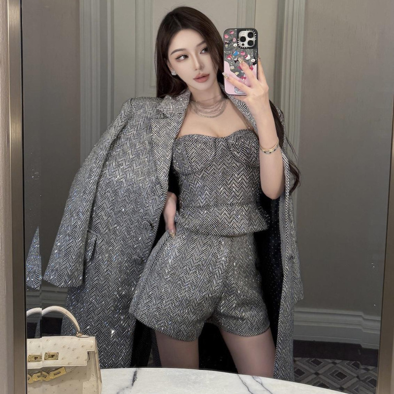 French Elegant Lapel Long Sleeve Herringbone Pattern Hot Drill Coat Coat Sweet and Hot Style Tube Top Shorts Hip Dress Four suit French Elegant Lapel Long Sleeve Herringbone Pattern Hot Drill Coat Coat Sweet and Hot Style Tube Top Shorts Hip Dress Four suit
