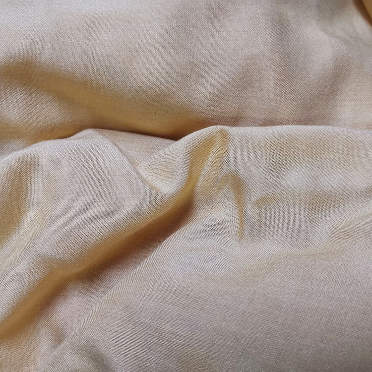 Fabricante de suministro de color plano inelasticado primavera viscose rayon camisa de verano tela tejida