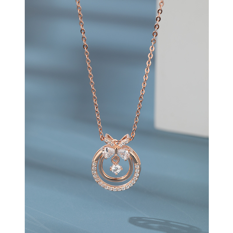 Collar de anillo con lazo de diamantes Mujer 925 Plata de ley Moda de nicho de lujo ligero Cadena de clavícula Advanced Sense Colgante Todo fósforo