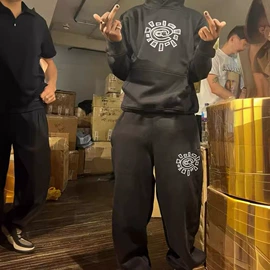 女式牛仔裤;男式牛仔裤;毛衣