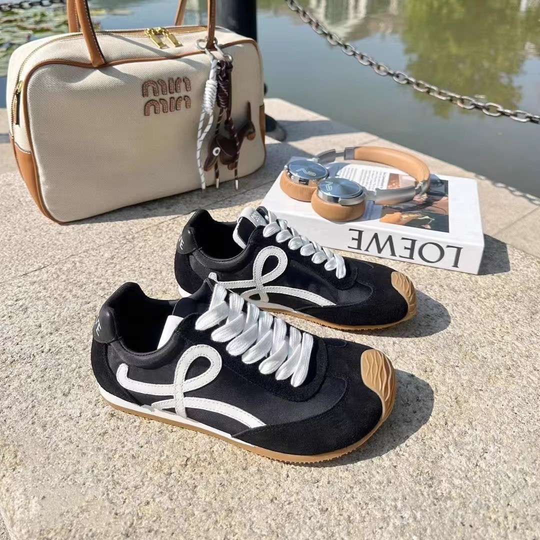 Estación europea 2025 primavera nuevo super fuego retro Gump zapatos de mujer ligero deportes casuales de moda versátil zapatos de entrenamiento alemán