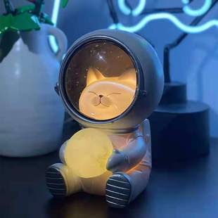 There are night birthday gifts for astronauts dormitory girlfriends high-level significance for boys and girls bedside small nightlight feeling to send