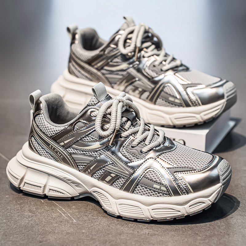 Suela gruesa de malla transpirable para aumentar los zapatos de papá de moda verano nuevo estilo de alta gama versión coreana de los zapatos de moda casuales calientes