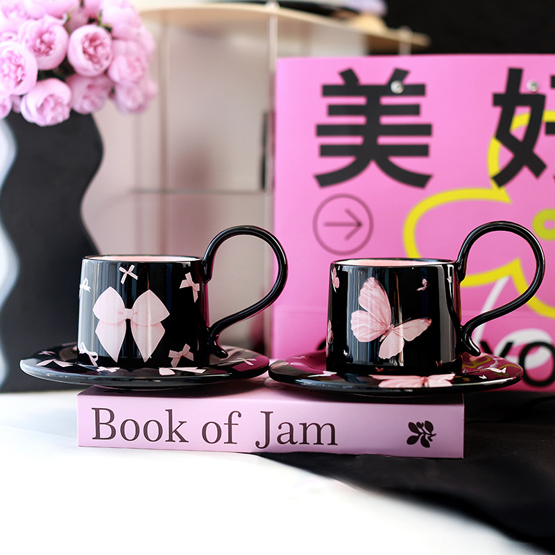 Juego de tazas y platillos de café de amor de alto valor Taza de cerámica pellizcada a mano creativa Taza de té de la tarde de estilo nórdico de Amazon transfronterizo