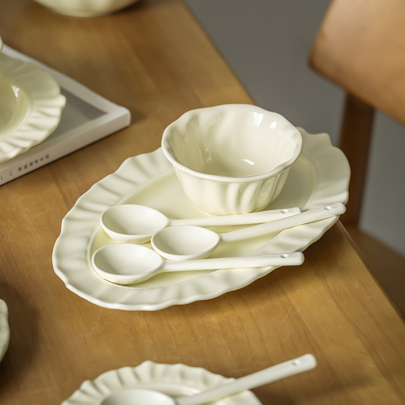 Serie de cómics set de platos de cerámica de viento crema set de platos de platos simple color sólido platos de platos al por mayor