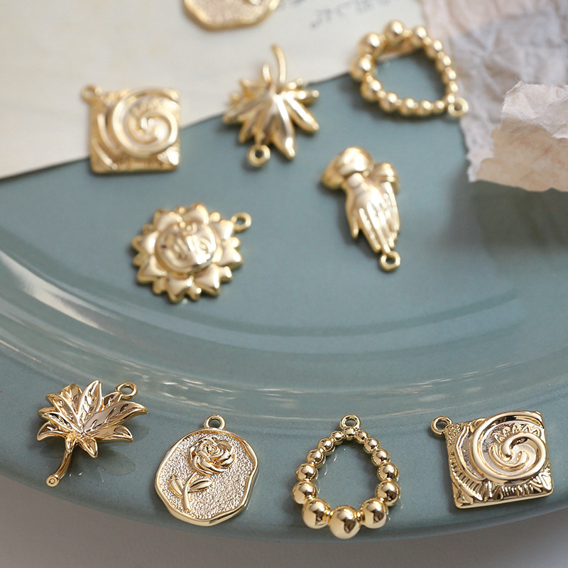 4g Weight Charms, Jewelry Accessories Classification 1 Piece Quantity Copper Material Sun, Maple Leaf, Rose Pattern Retro Style 1 Piece Copper Sun Maple Leaf Rose 3