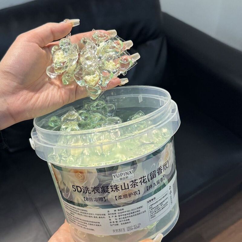 ツバキの花の洗濯の凝縮の玉の桶の5つは一体になって持続的に香りを残します。|undefined