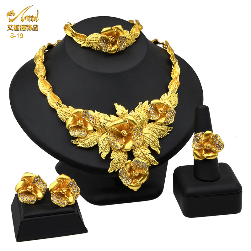 Dubai joyería de oro flor India joyería nupcial traje de las mujeres sauditas collar pulsera pendientes anillo de cuatro piezas conjunto
