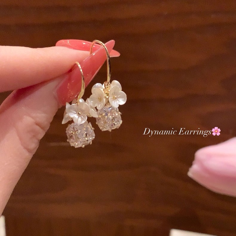 心动crush~珍珠花朵结球流苏耳钩女轻奢高级感耳环独特漂亮耳饰