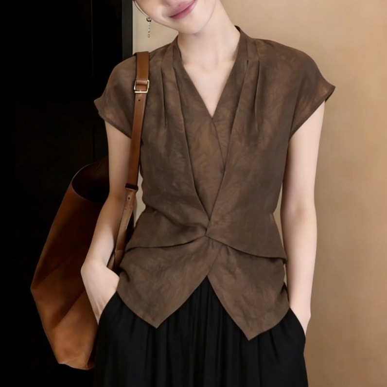 Melard Coffee-Colored V-Neck Short-Sleeve Shirt for Women, 2026 Summer New Fashion Stylish Blouse with a High-End Feel Melard Coffee-Colored V-Neck Short-Sleeve Shirt for Women, 2026 Summer New Fashion Stylish Blouse with a High-End Feel