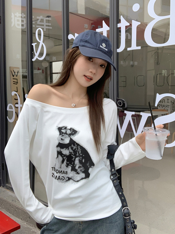 慵懒风白色小狗印花斜肩长袖T恤女2025年早秋露肩百搭松弛感上衣|undefined