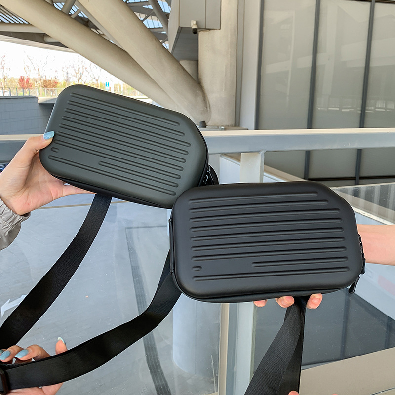 New hard shell crossbody bag for men and women, chest bag with a simple design, mini box bag, trendy fashion shoulder bag New hard shell crossbody bag for men and women, chest bag with a simple design, mini box bag, trendy fashion shoulder bag