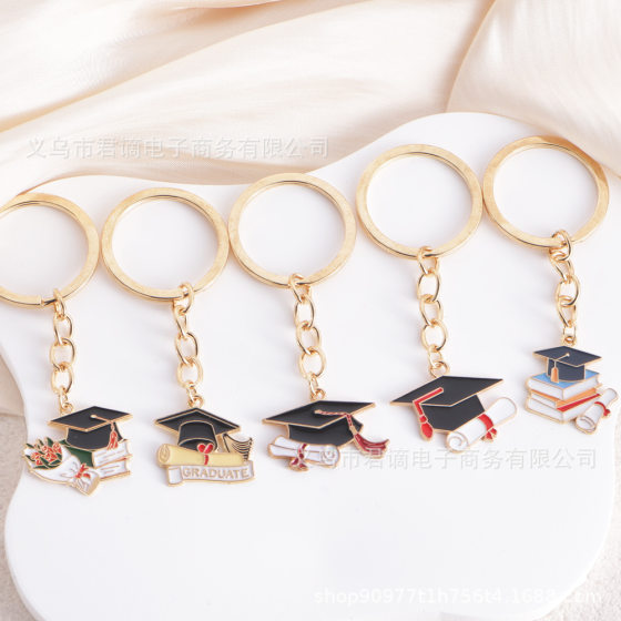 Europe and the United States cross-border fashion new doctoral cap graduation season key chain pendant creative alloy oil graduation gift