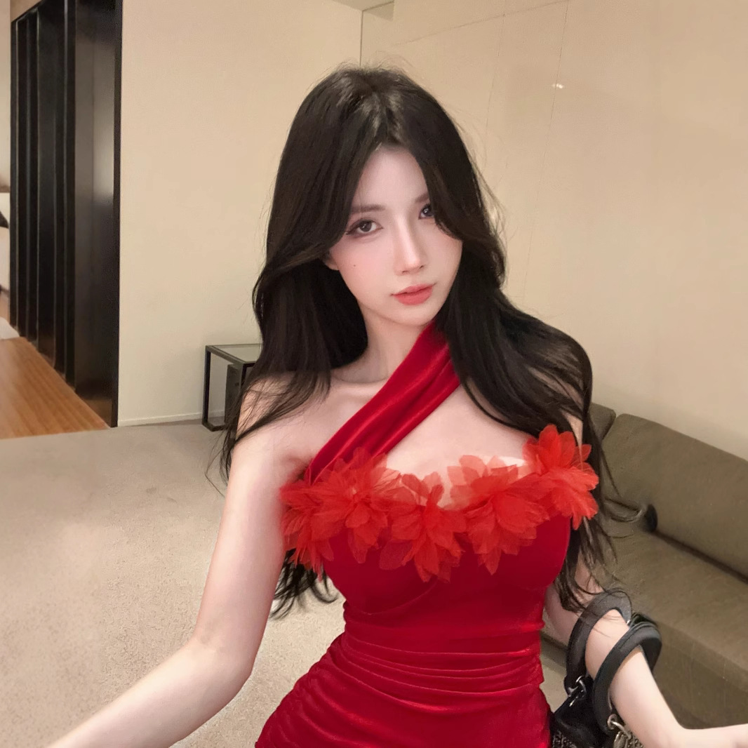 Design sexy red velvet three dimensional dress