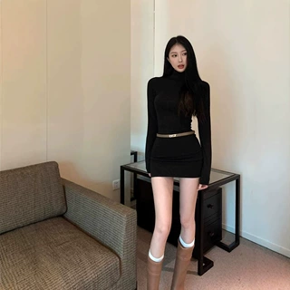 黑色半高领连衣裙女长袖2026年秋冬季新款显瘦内搭打底包臀裙
