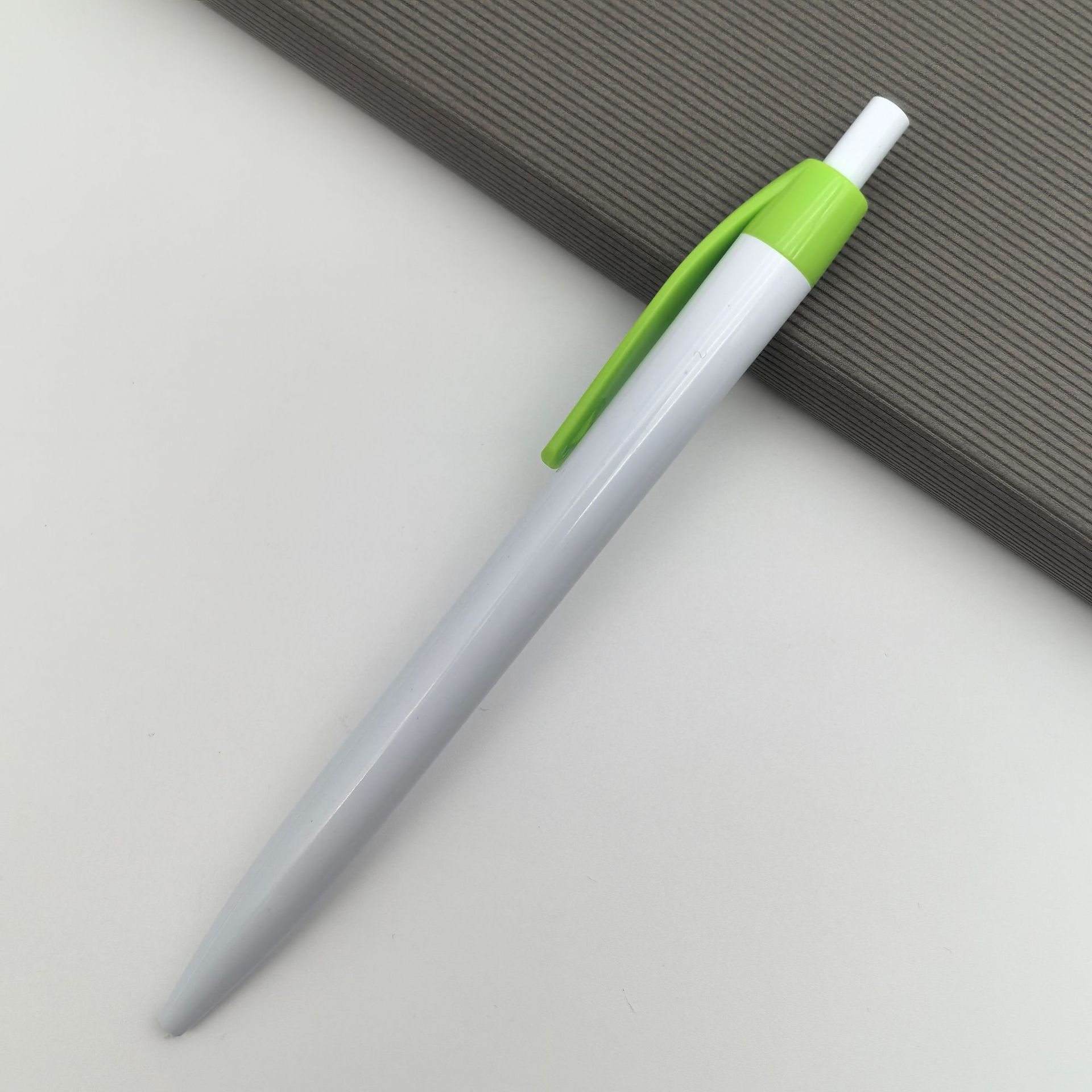 Bolígrafo publicitario personalizado bolígrafo publicitario blanco bolígrafo de plástico simple bolígrafo de plástico bolígrafo de hotel de oficina bolígrafo de plástico