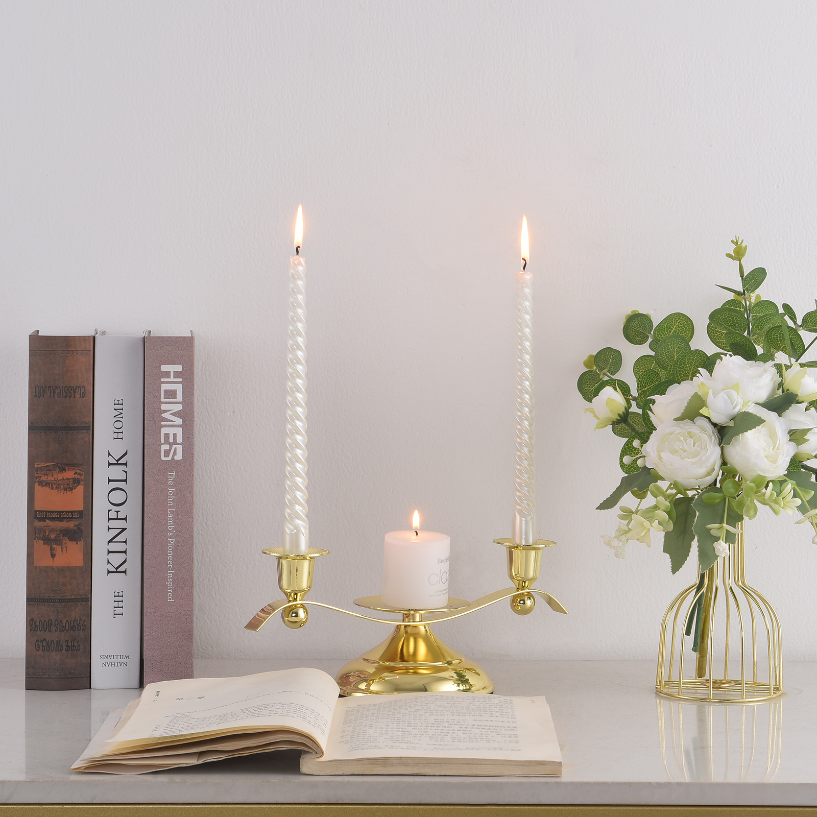 Plano de estilo europeo Candelabro Adornos Vandelabro Vandelabro Adornos Vela de boda de tres cabezas Cena Modelo Habitación Accesorios de boda