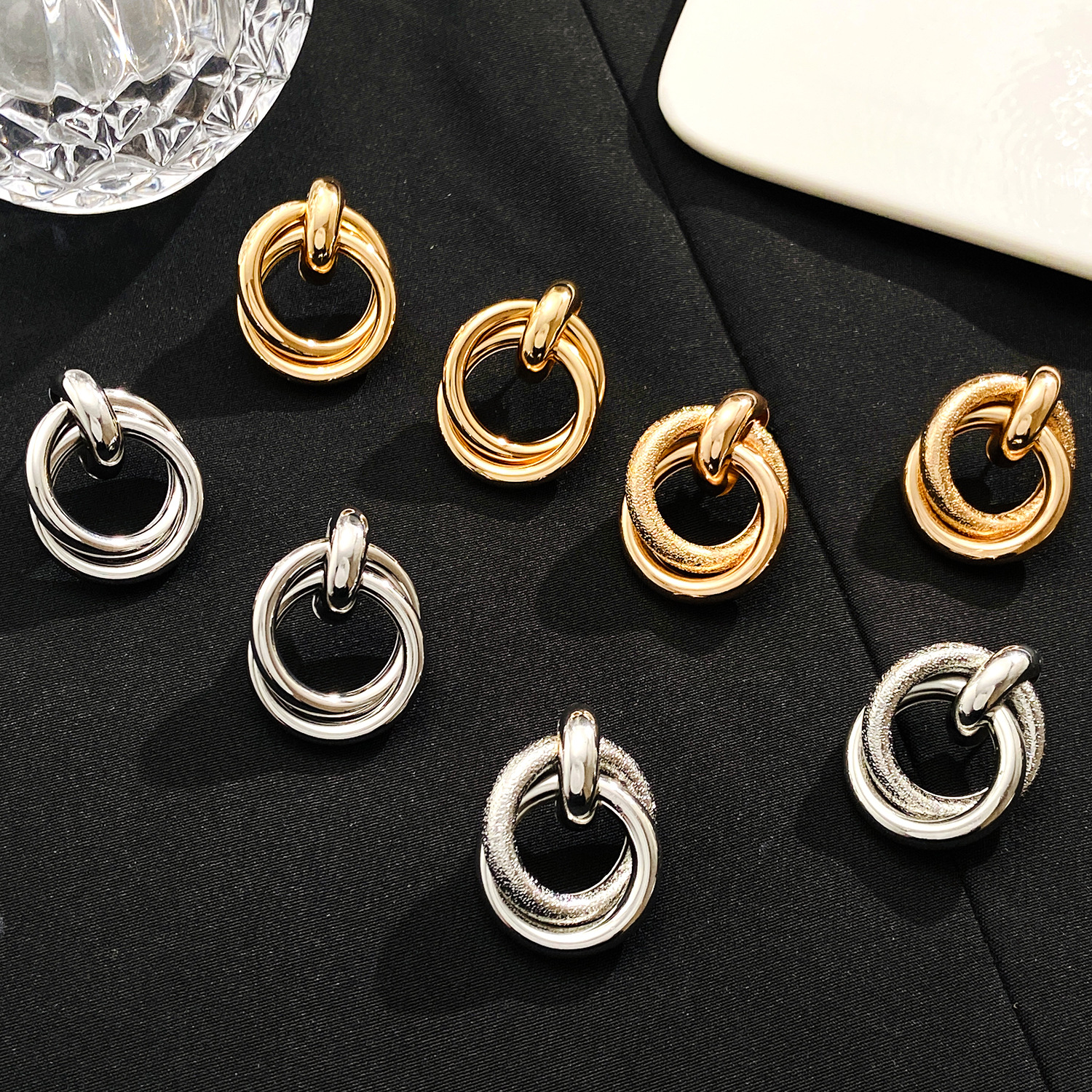gold Geometric Circle Ins Niche Alloy Twisted Light Luxury New Simple Earrings_voghion.com