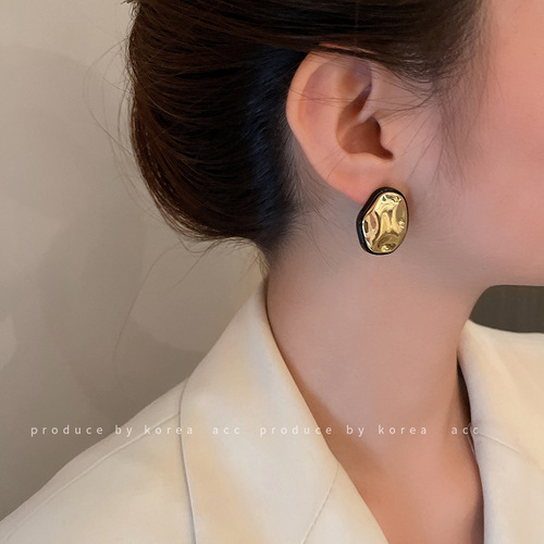Silver needle irregular pleated new earrings Korean simple design niche temperament earrings small retro earrings